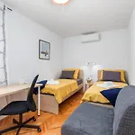 Sunny Aura - Lungomare - With Parking * Pula