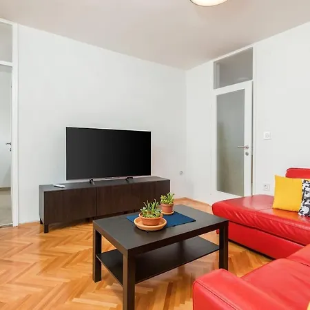 Apartamento Sunny Aura - Spacious And Bright, With Parking