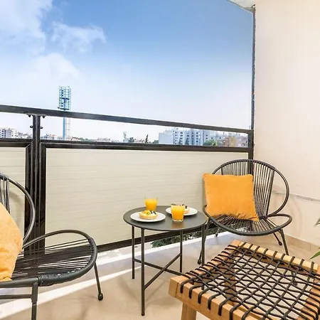 Sunny Aura - Spacious And Bright, With Parking