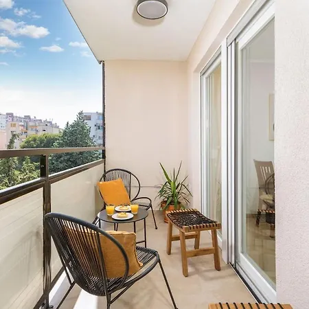 Sunny Aura - Travel & Work - With Parking