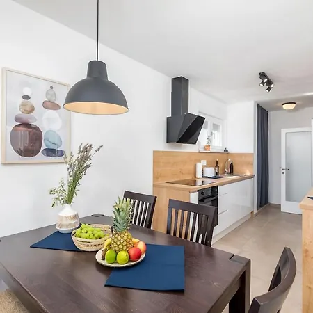 Sunny Aura - Lungomare - With Parking Daire Pula
