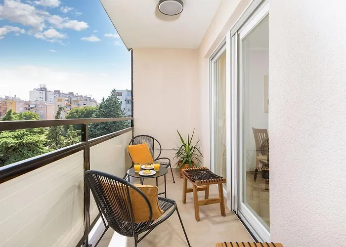 Sunny Aura - Travel & Work - With Parking