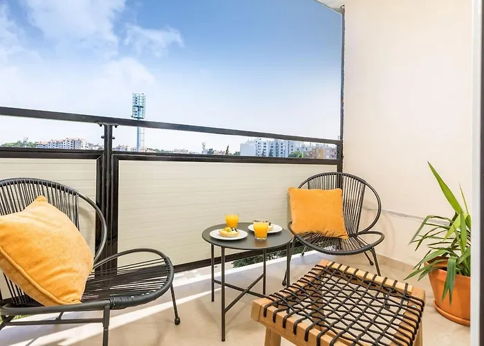 Sunny Aura - Travel & Work - With Parking