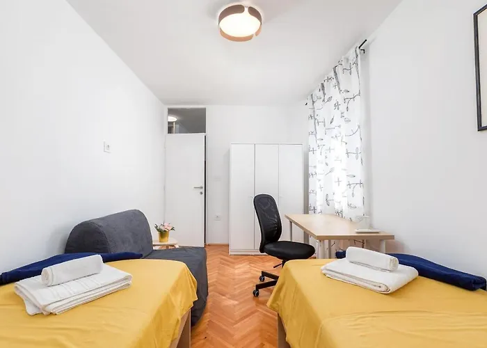 Sunny Aura - Travel & Work - With Parking * פולה