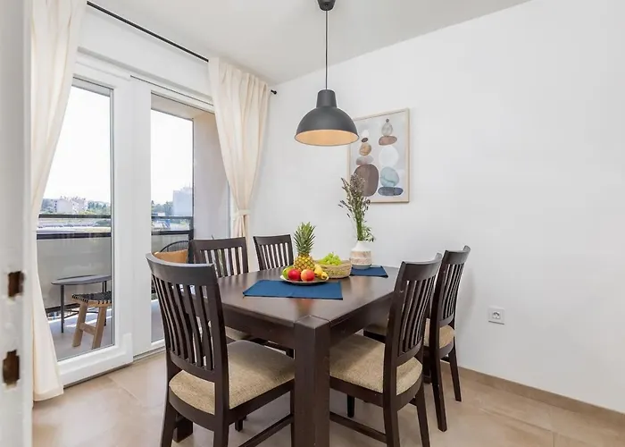 Sunny Aura - Travel & Work - With Parking *