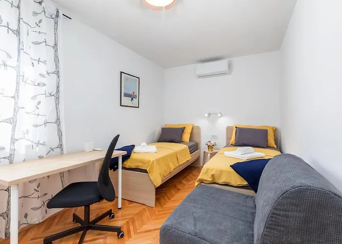 Sunny Aura - Travel & Work - With Parking * פולה