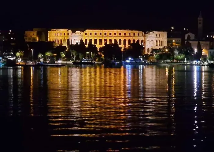 Sunny Aura - Travel & Work - With Parking * Pula