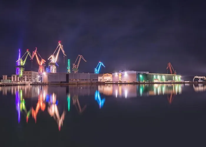 Sunny Aura - Travel & Work - With Parking